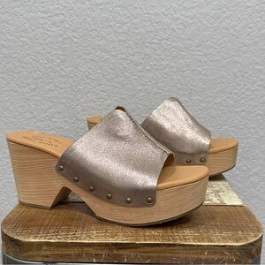 Kork Ease Gold Leather Metallic Platform Mule Size 10